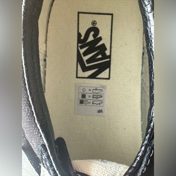 New Vans Kids Black and White Sneakers boys size 5.5 - Picture 6 of 8